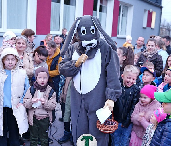 Dzieci z Cekcyna odnalazły zająca! Przedświąteczna impreza w domu kultury / FOTO