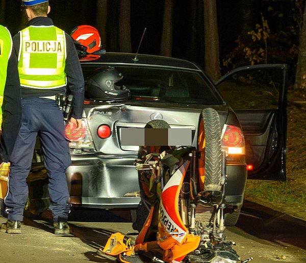 Środa, wieczór. Zderzenie motocyklisty z osobówką w pobliżu Cekcynka / ZDJĘCIA