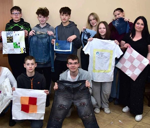 Kęsowo: Drugie życie jeansu. Młodzi odkryli pasję do szycia