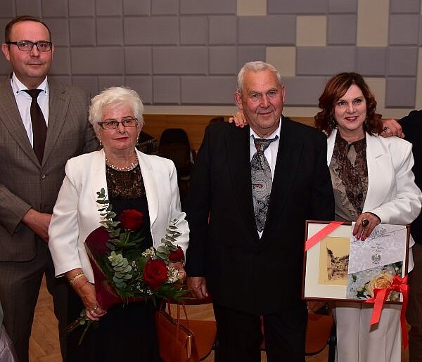 Jubileusze małżeńskie w gminie Tuchola. Złoci, szmaragdowi i diamentowi jubilaci