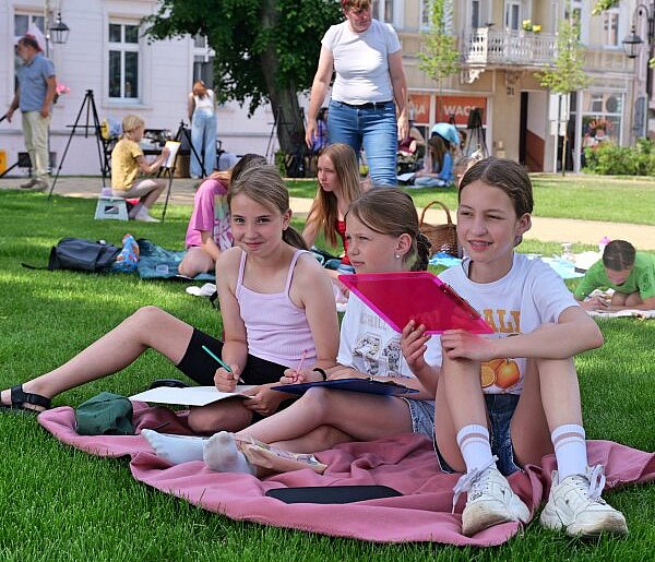 Tucholski rynek aż prosi się o takie wydarzenia. Plener Sztukarni / ZDJĘCIA
