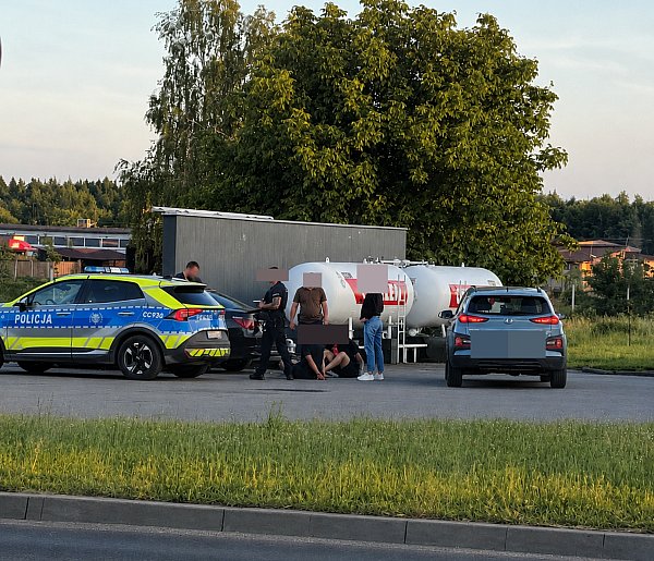 Napadli na 17-latka w parku za urzędem w Tucholi. Jeden wyciągnął nóż
