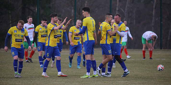 Dwie bramki Rawysa CEO na otwarcie wiosny.