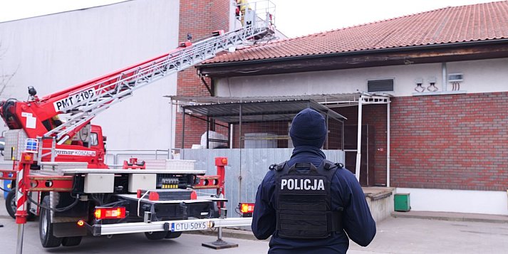 Włamanie i kradzież w markecie w Tucholi? Działania policji od wtorkowego rana