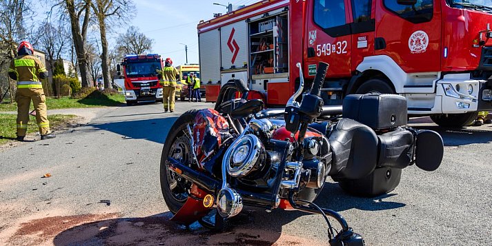 Sobota, Kęsowo. Niebezpieczne zdarzenie z udziałem motocyklisty i kierowcy auta