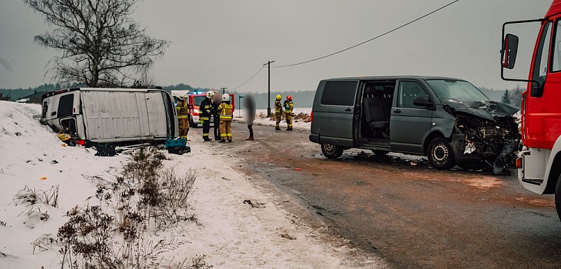 AKTUALIZACJA: 9 osób poszkodowanych w wypadku dwóch busów w Śliwicach / ZDJĘCIA