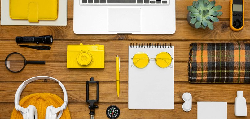 Gadżety do domu z logo, które nie wyglądają jak reklama – jak projektować...