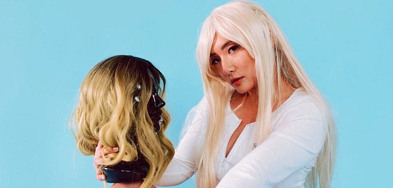 Jak dbać o perukę syntetyczną, aby zachowała wygląd przez długi czas?