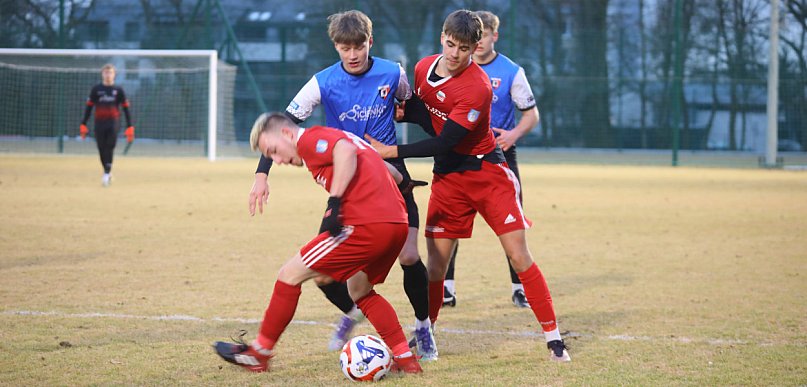 Tucholanka rozpoczęła rundę wiosenną, ale to... Gryf się odegrał / RELACJA I FOT