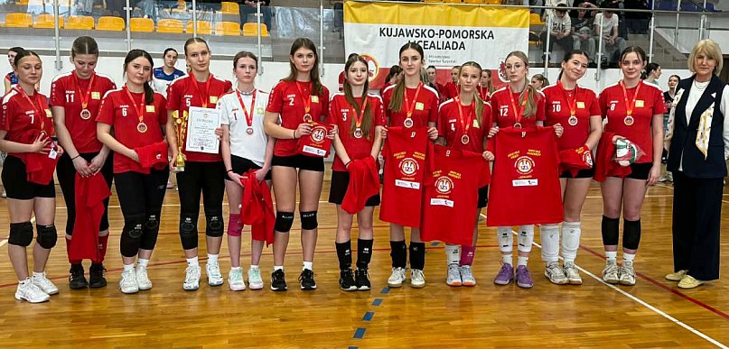 Licealistki z Tucholi siatkarskimi wicemistrzyniami województwa