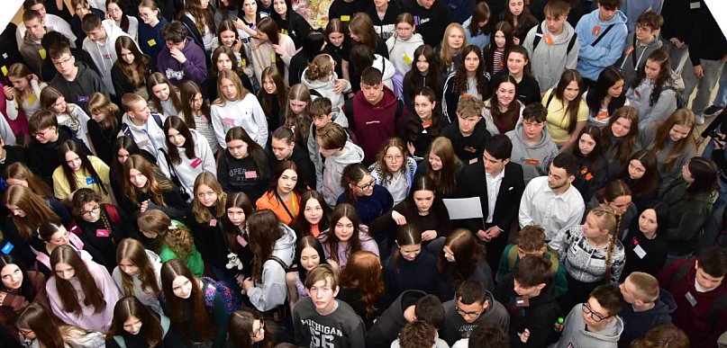 Uczniowie Nowodworka przekonywali, aby zasilić od września ich szeregi / FOTO