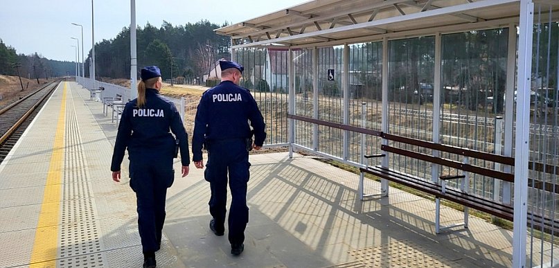 Tucholscy policjanci obserwują infrastrukturę kolejową. A jak wygląda akcja w...?