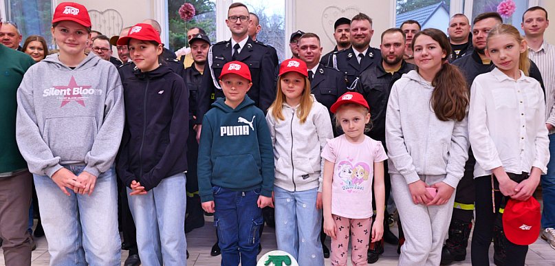 OSP Zielonka z zarządem, młodzieżową drużyną i widokiem na rozbudowę remizy + FOT