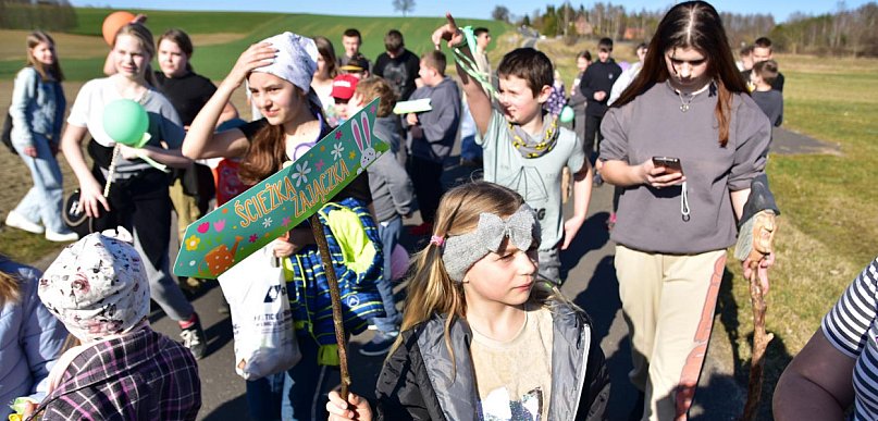 Wielkanocna przygoda w Przyrowie. Dzieci tropiły zajączka! / ZDJĘCIA