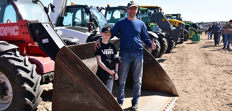 I Dni Pola cekcyńskiej firmy Pestrol z powodzeniem i zainteresowaniem / FOTO + FIl