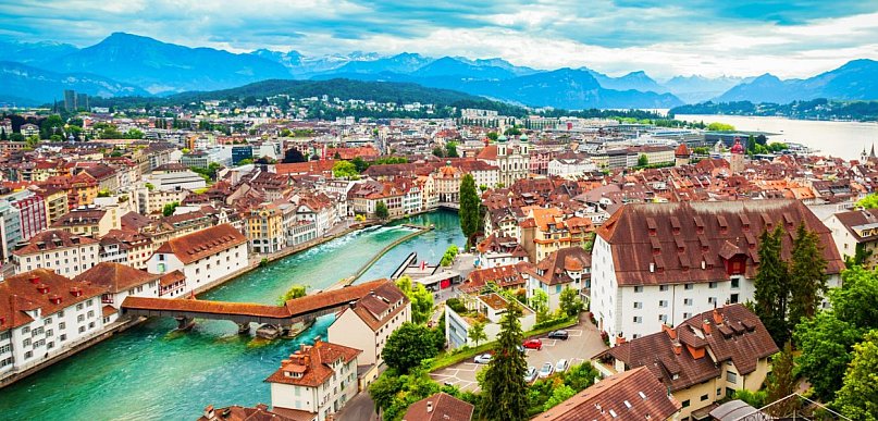 Szwajcarski kalejdoskop – dlaczego warto odwiedzić ten alpejski kraj?