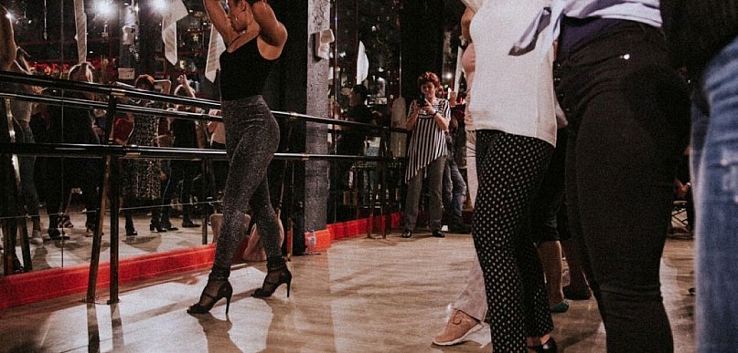 Pleaser, Fabulicious czy Devious — który model pasuje do Twojego stylu tańca?