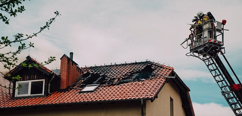 Śliwice. Pożar NA PLEBANII! Dym wydostawał się z poddasza / ZDJęCIA