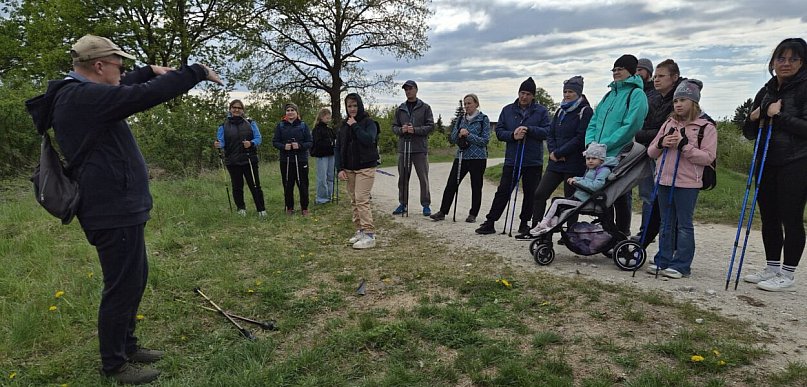 Ponad 30 osób na spacerze nordic walking po Krajnie
