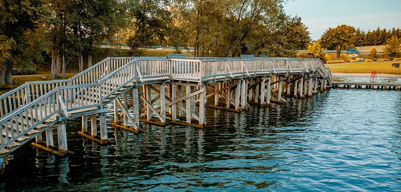 Zaniepokojeni plażowicze pytają o stan pomostów w Cekcynie