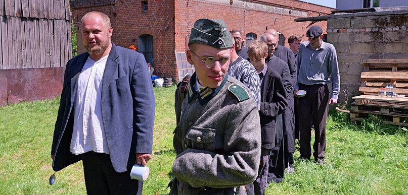 Dawne zabudowania w Bysławiu zamieniły się w plan filmowy "Pięci z Borów".