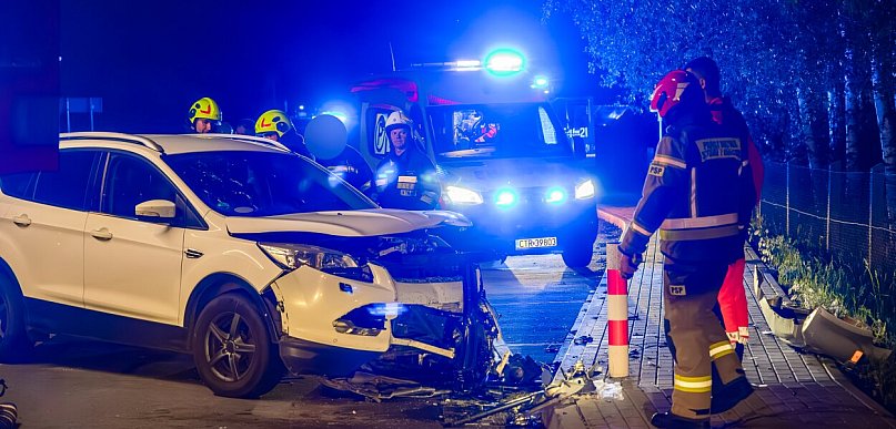 Sprawca uciekł, okazało się że ma niespełna dwa promile! Nocny wypadek na DW240 /