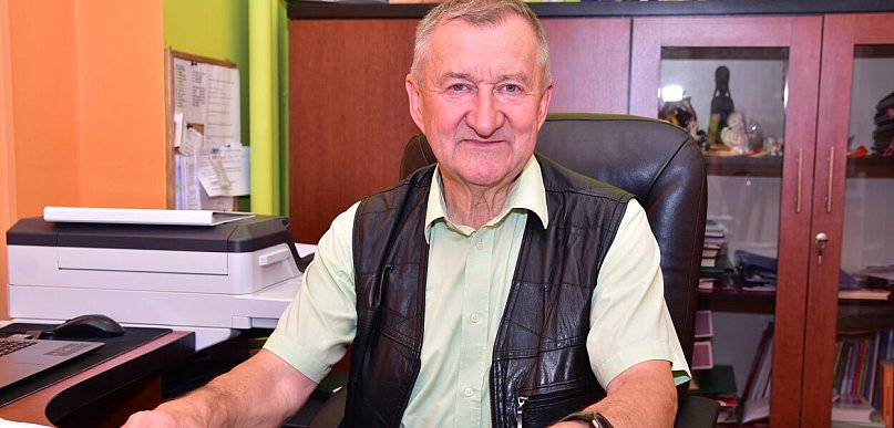 „Szkoła to nie fabryka gwoździ”. Roman Chmara przechodzi na emeryturę