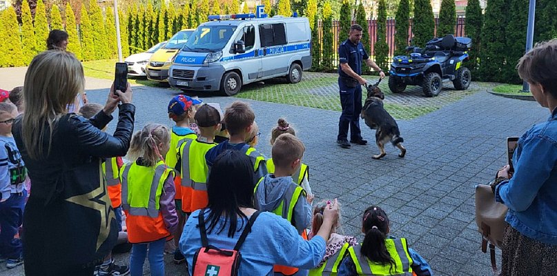 Dzieci odwiedziły tucholską komendę - 23547