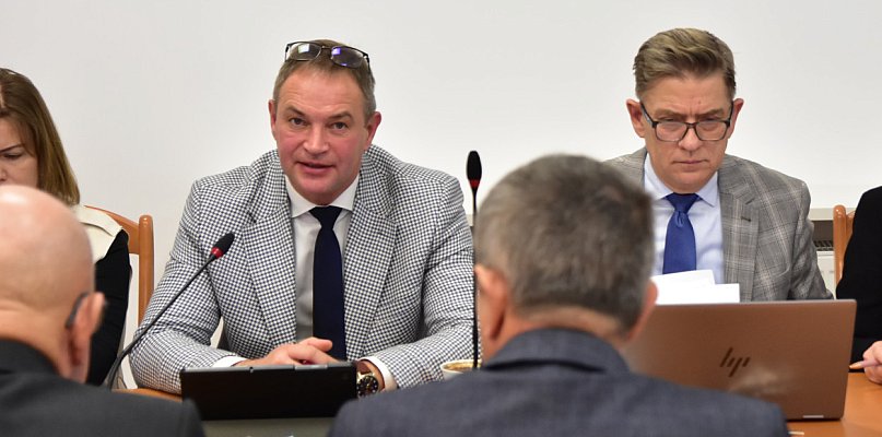 Wójt Kożuch rok kończy z wyrazem uznania ze strony radnych – podwyżką - 25260