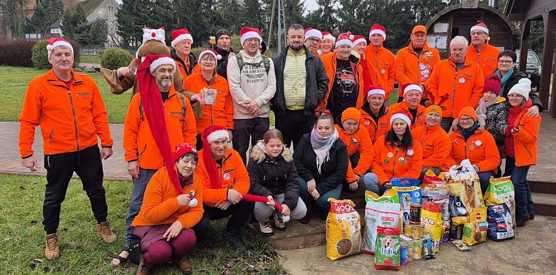 Morsowali i wsparli przytulisko w Bysławiu. Morsy z Bysławia w święta też... - 25417
