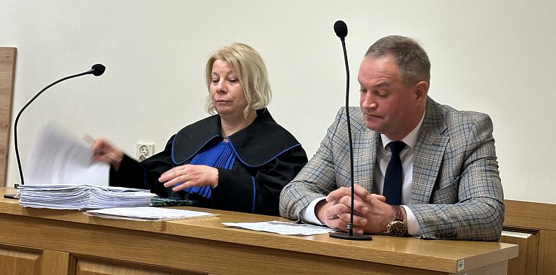 Urbański kontra wójt Kożuch PRZED SĄDEM. Budowlaniec domaga się pieniędzy od gminy