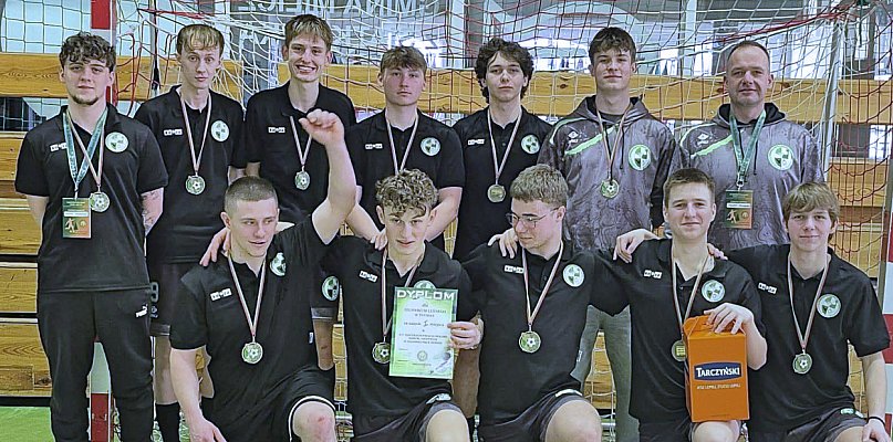 Tucholscy leśnicy najlepsi w piłkę nożną halową! Technikum MA ZŁOTO!