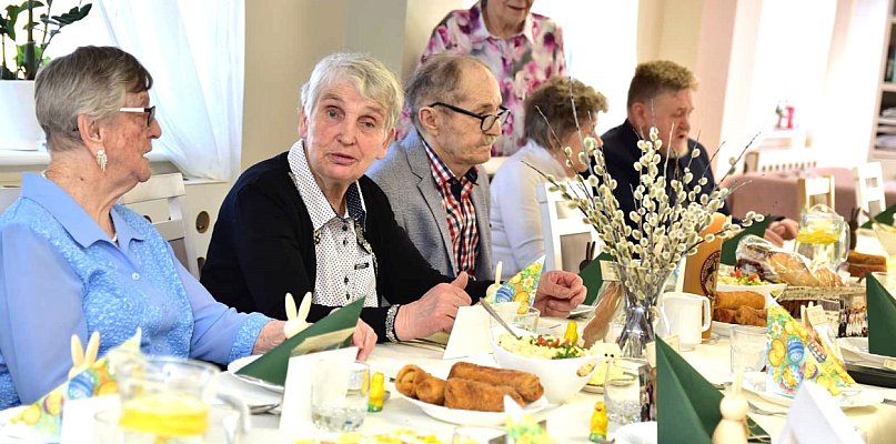 Przy świątecznym stole. Śniadanie wielkanocne w DDS+ w Gostycynie