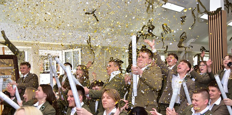 Technikum Leśne w Tucholi pożegnało absolwentów 2025/2026 / FOTO + FILM