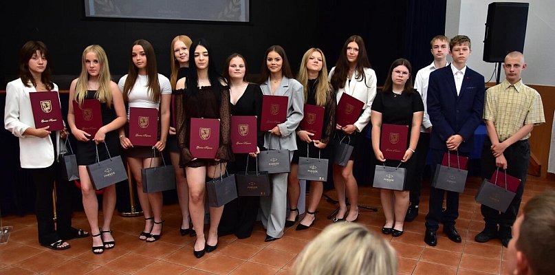 Gm. Kęsowo: Najlepsi ósmoklasiści odebrali nagrody wójta / ZDJĘCIA