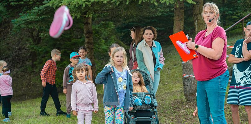 Dobre humory pod dębem. Festyn w Zalesiu / ZDJĘCIA