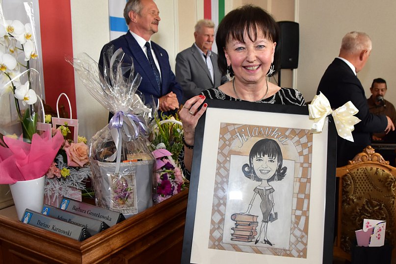 Tuchola: Hanna Szramka przeszła na emeryturę. Wzruszająca uroczystośc w tuchokskim urzędzie