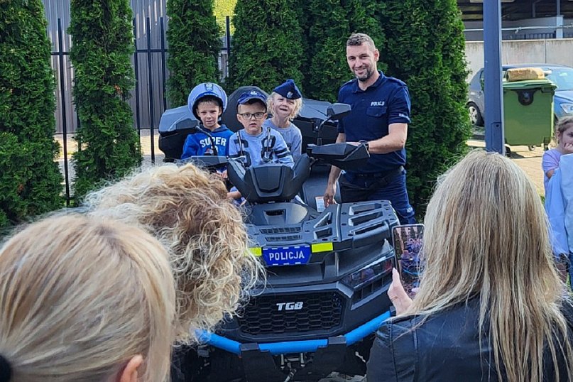 Dzieci z wizytą na tucholskiej komendzie