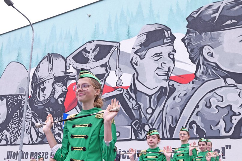 Lubiewo i patriotyczny mural. Uroczyste odsłonięcie