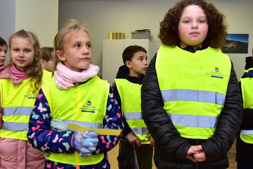 Dzieci z SP nr 2 z wizytą w Klubie seniora w Tucholi