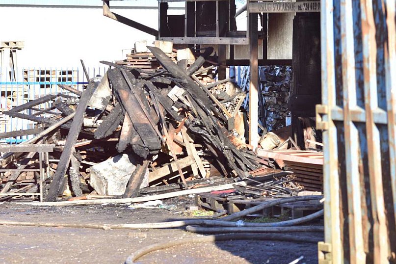 Pożar skupu złomu, stolarni, warsztatu w Tucholi – 31.10.25 r.