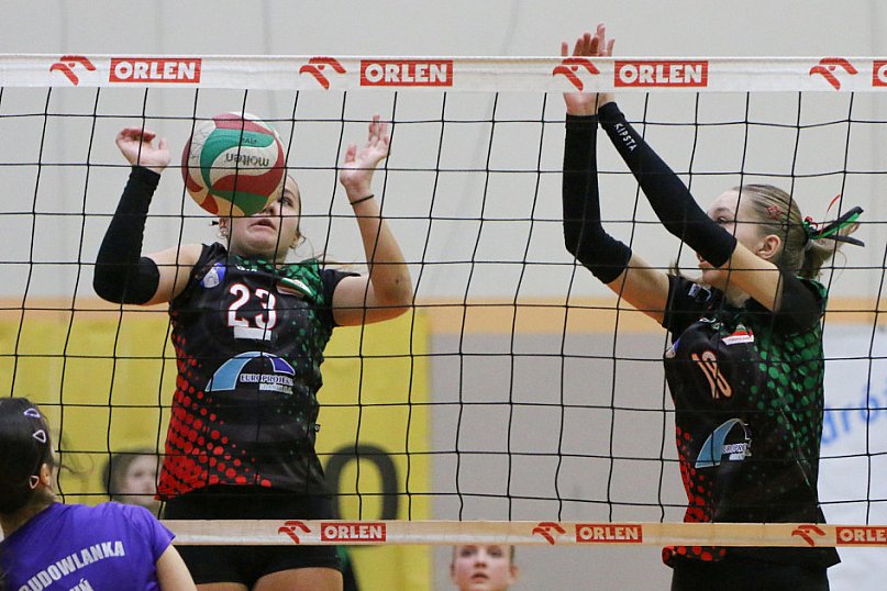 Siatkówka - liga wojewódzka młodziczek: dwa turnieje w Tucholi