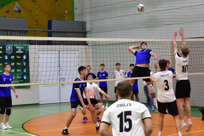 Tuchola: Mikołajkowy Turniej Piłki Siatkowej