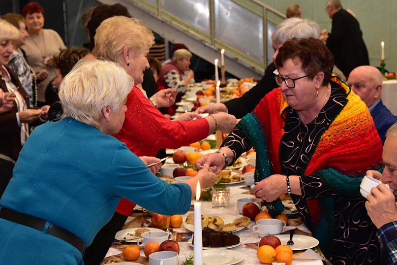 Aby w święta dobro zawsze zwyciężało nad złem. Spotkanie opłatkowe w Cekcynie / ZDJĘCIA