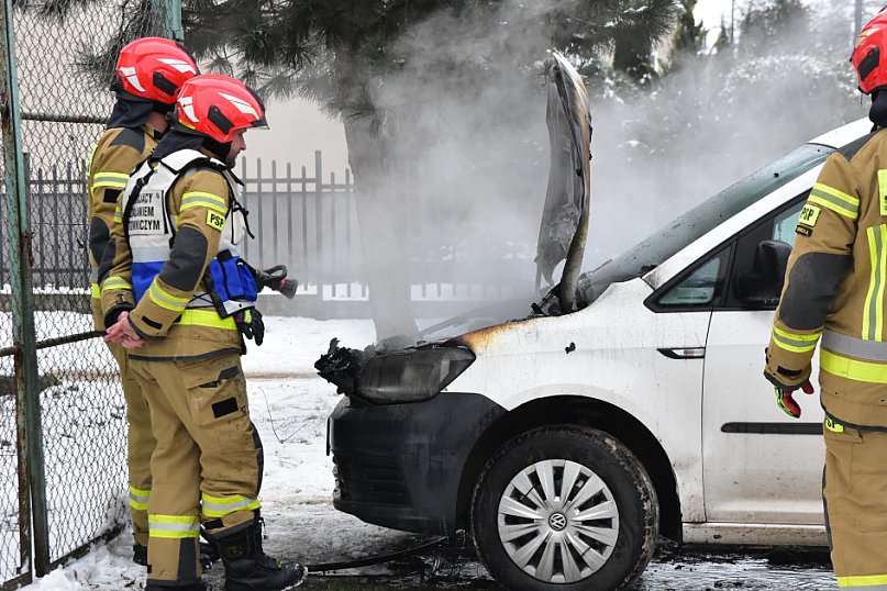 Tuchola: Dlaczego na ul. Kościuszki doszło do pożaru komory silnika w osobówce?