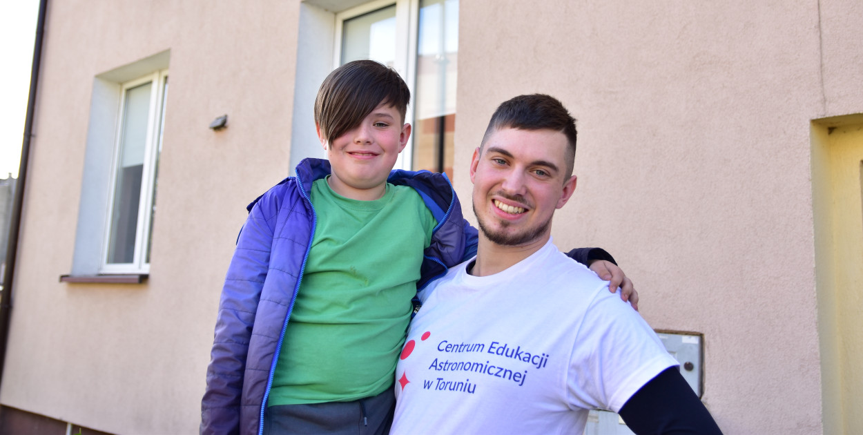 Mikołaj Janowic, koordynator astrobazy w Gostycynie, swoją pasją do kosmosu zaraził m.in. młodszego brata, Artura.