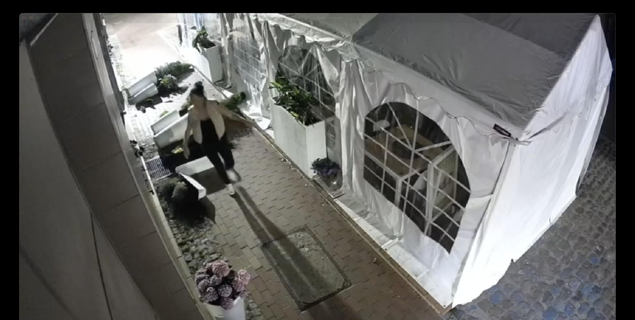 Kadr z nagrania z monitoringu, które udostępniła w sobotę restauracja Fiero. 