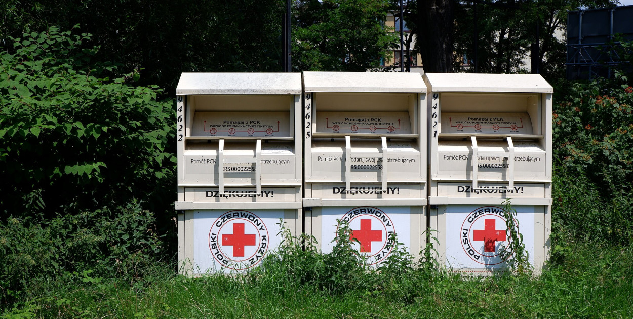 Stały w całej Polsce. Dziś kontenery PCK znikają z ulic