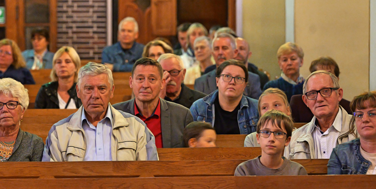Międzynarodowy Festiwal Organowy w Tucholi. Cześć publiczności pierwszego koncertu. Fot. Piotr Paterski