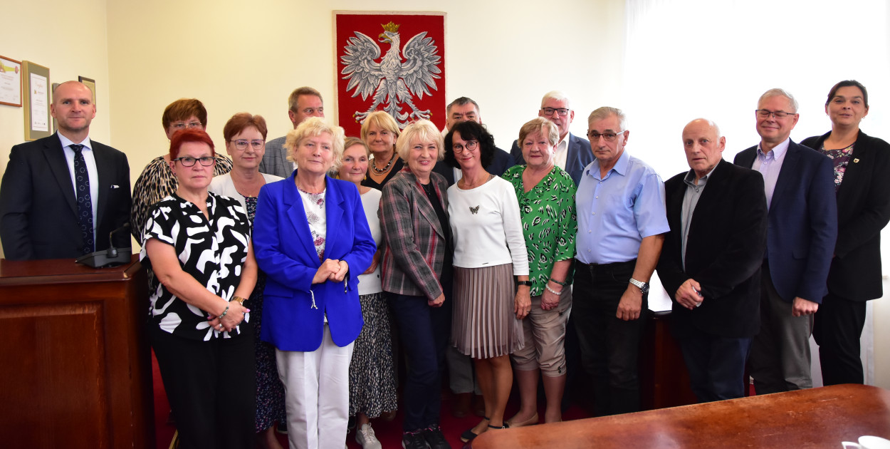 W Starostwie Tucholskim 15 września (poniedziałek) odbyło się zebranie kandydatów do Rady Seniorów Powiatu Tucholskiego. Celem spotkania po krótkim przedstawieniu się kandydatów, było przeprowadzanie wyborów, które wyłoniły skład nowego gremium. Fot. Anna Lipska